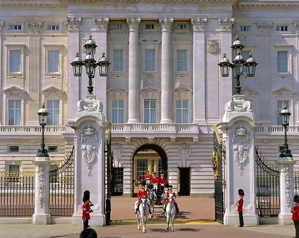Carriage leaving Buckingham Palace, London, England, UK
