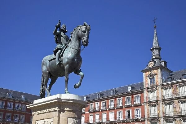 Casa Panaderia and equestrian statue of Felipe III in spring sunshine, Plaza Mayor