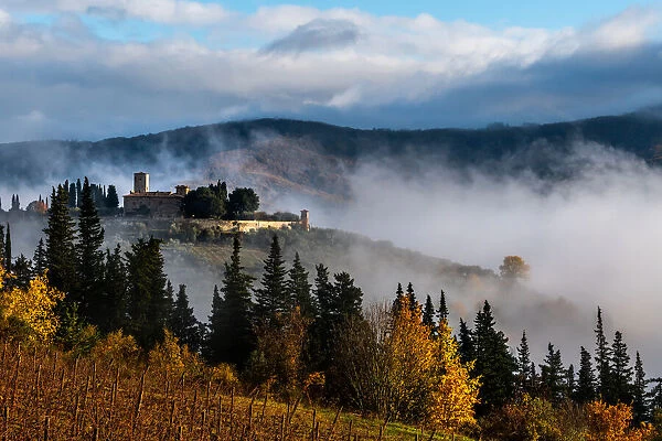 Castello di Colognole as sun breaks through early morning mist, Greve in Chianti, Tuscany