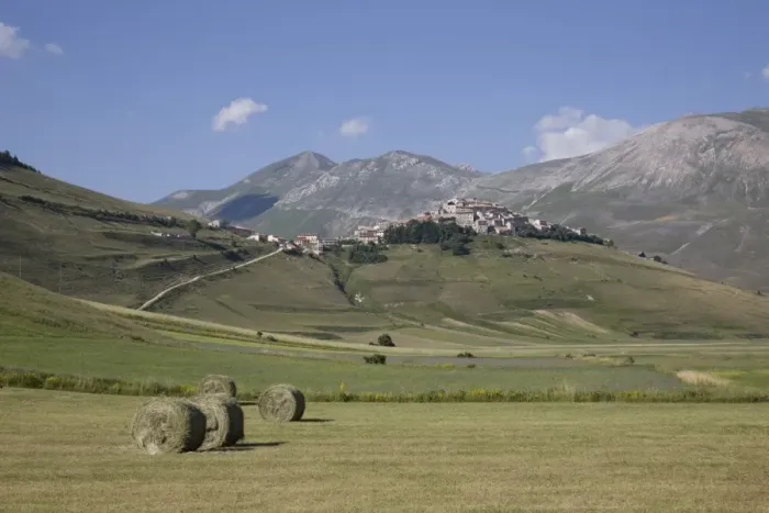 Framed Print : Castelluccio di Norcia, Norcia, Umbria, Italy, Europe Framed Print : Castelluccio di Norcia, Norcia, Umbria, Italy, Europe