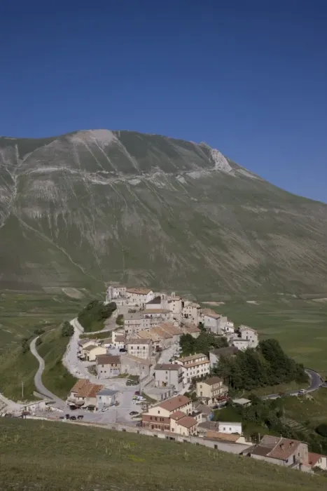 Framed Print : Castelluccio di Norcia, Norcia, Umbria, Italy, Europe Framed Print : Castelluccio di Norcia, Norcia, Umbria, Italy, Europe