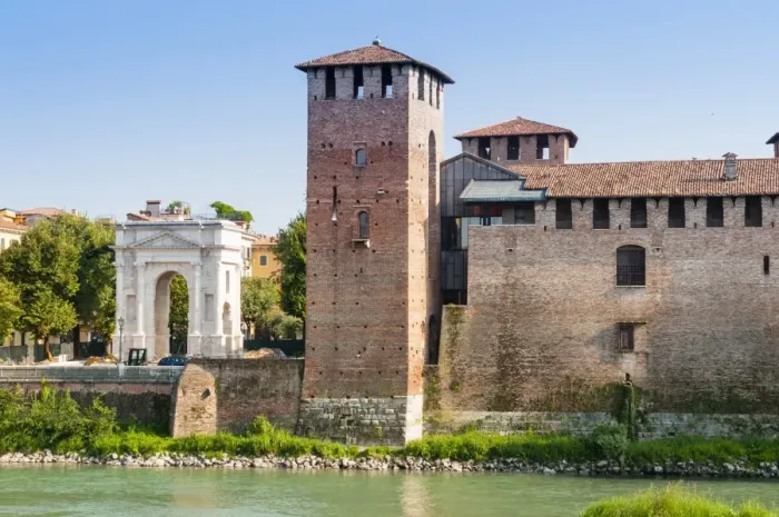 Framed Print : Castelvecchio fortress dating from 1355, River Adige, and Arco dei Gavi, Verona, UNESCO World Heritage Site, Veneto, Italy, Europe Framed Print : Castelvecchio fortress dating from 1355, River Adige, and Arco dei Gavi, Verona, UNESCO World Heritage Site, Veneto, Italy, Europe
