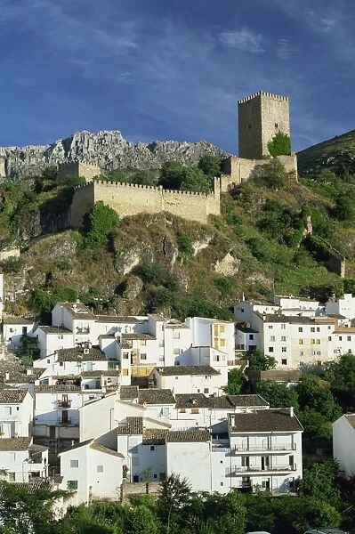 Castillo de la Yedra above the whitewashed village of Cazorla