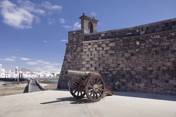 Castillo de San Gabriel fortress, guns, Arrecife, Lanzarote, Canary Islands, Spain