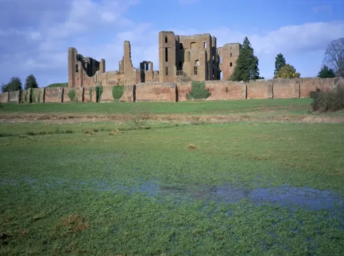 Framed Print : Castle exterior from the water meadow, Kenilworth Castle, managed by English Heritage