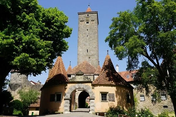 The Castle Gate (Burg Tor) in the walls of Rothenburg ob der Tauber, Romantic Road, Franconia, Bavaria, Germany, Europe