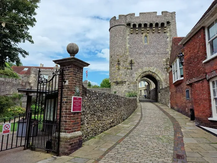 Framed Print : Castle Gate, Lewes, East Sussex, England, United Kingdom, Europe Framed Print : Castle Gate, Lewes, East Sussex, England, United Kingdom, Europe