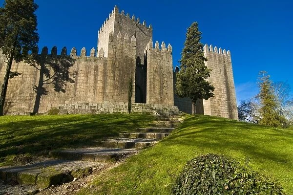 The castle of Guimaraes, UNESCO World Heritage Site, Guimaraes, Portugal, Europe