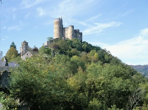 Castle of Najac in the valley of the River Aveyron, Najac, Midi-Pyrenees, France, Europe