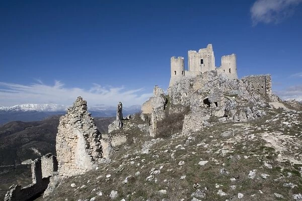 The castle of Rocca Calscio, Abruzzi, Italy, Europe