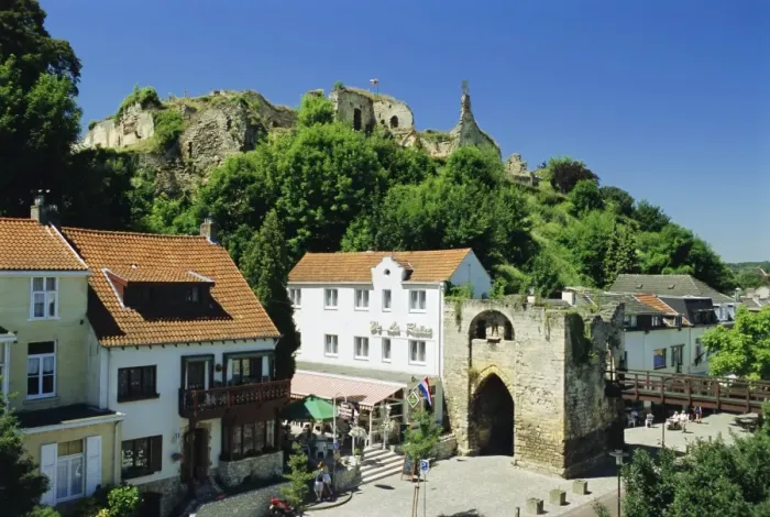 Framed Print : Castle ruins overlooking the town Framed Print : Castle ruins overlooking the town