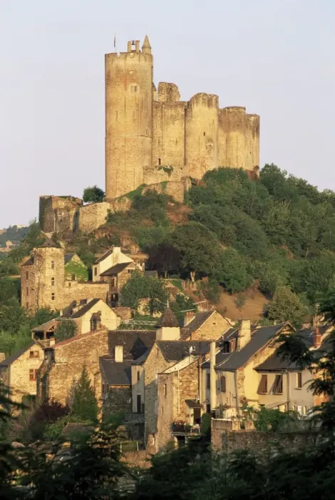 Framed Print : The castle towering above village houses, in early morning light, Najac Framed Print : The castle towering above village houses, in early morning light, Najac