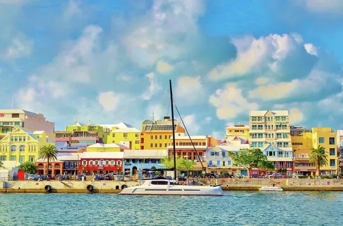 Framed Print : Catamaran passing pastel coloured buildings on Front Street, Hamilton, Bermuda, Atlantic, North America Framed Print : Catamaran passing pastel coloured buildings on Front Street, Hamilton, Bermuda, Atlantic, North America