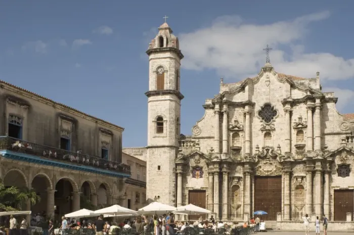 Framed Print : Catedral de San Cristobal, Plaza de la Catedral, Habana Vieja (old town) Framed Print : Catedral de San Cristobal, Plaza de la Catedral, Habana Vieja (old town)