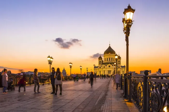 Framed Print : Cathedral of Christ the Saviour beside Moscow River in early evening, Moscow, Russia Framed Print : Cathedral of Christ the Saviour beside Moscow River in early evening, Moscow, Russia