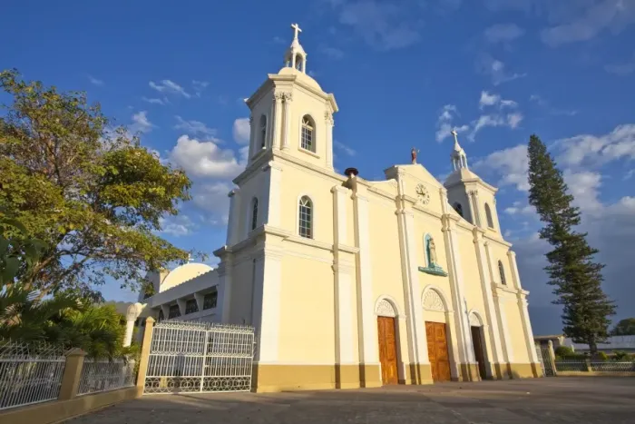 Framed Print : Cathedral, Park Central, Esteli, Nicaragua, Central America Framed Print : Cathedral, Park Central, Esteli, Nicaragua, Central America