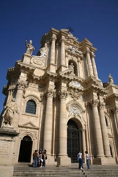 The cathedral in the Piazza del Duomo, Syracuse, Sicily, Italy, Europe