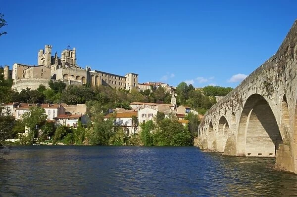 Cathedral Saint-Nazaire and Pont Vieux (Old Bridge) over the River Orb, Beziers, Herault, Languedoc, France, Europe