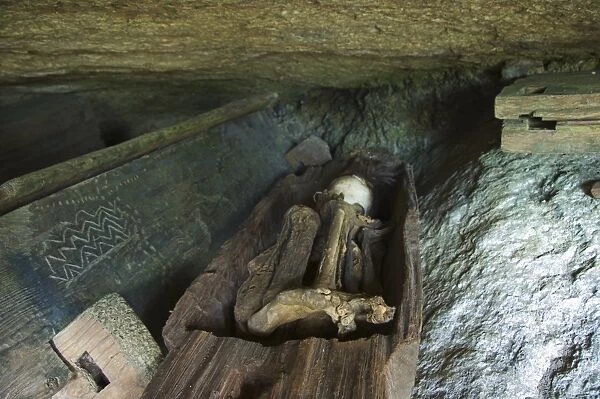 Cave mummies with unique mummification process including