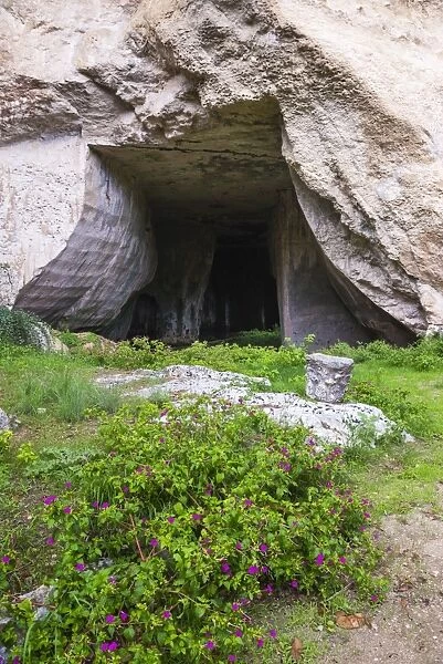 Caves at the Quarry Garden at the Archaeological Park of Syracuse (Siracusa), UNESCO World Heritage Site, Sicily, Italy, Europe