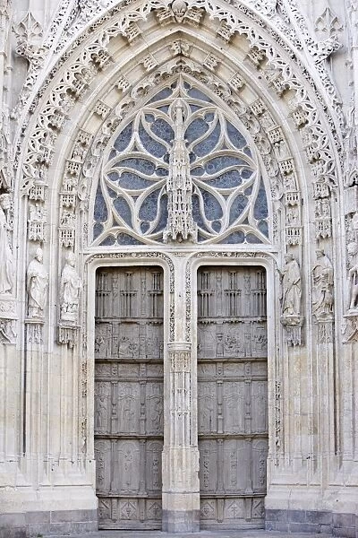 Central gate, Saint-Vulfran d Abbeville church, Abbeville, Somme, France, Europe