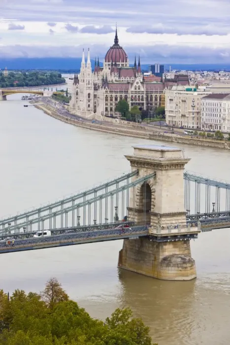 Framed Print : Chain bridge across the Danube, Budapest, Hungary, Europe Framed Print : Chain bridge across the Danube, Budapest, Hungary, Europe