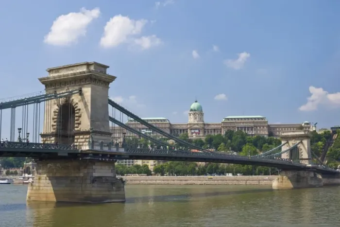Framed Print : The Chain Bridge (Szechenyi Lanchid), over the River Danube, with the Hungarian National Gallery Framed Print : The Chain Bridge (Szechenyi Lanchid), over the River Danube, with the Hungarian National Gallery