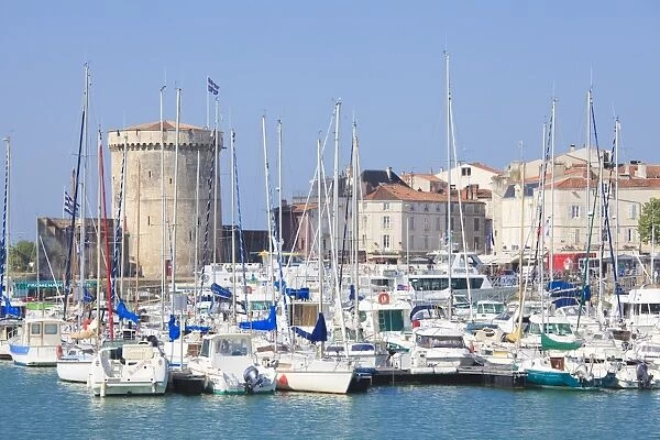 The Chain Tower, Vieux Port, the old harbour, La Rochelle, Charente-Maritime