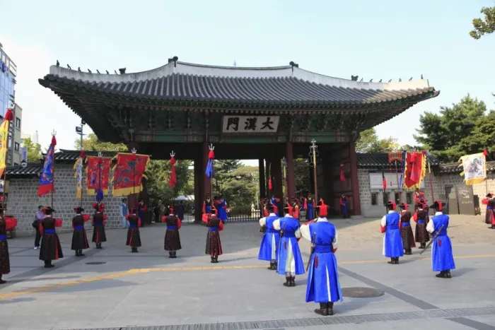 Framed Print : Changing of the Guards, Deoksugung Palace (Palace of Virtuous Longevity) Framed Print : Changing of the Guards, Deoksugung Palace (Palace of Virtuous Longevity)