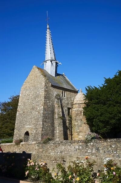 Chapel Saint-Gonery, Plougrescant, Cote de Granit Rose, Cotes d Armor, Brittany, France, Europe