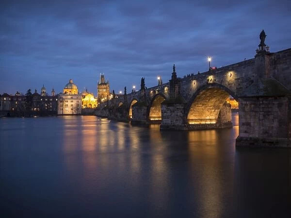 Charles Bridge and River Vltava, Prague, UNESCO World Heritage Site, Czech Republic, Europe