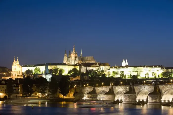 Framed Print : Charles Bridge, with St. Vituss Cathedral, Royal Palace, and Castle on skyline