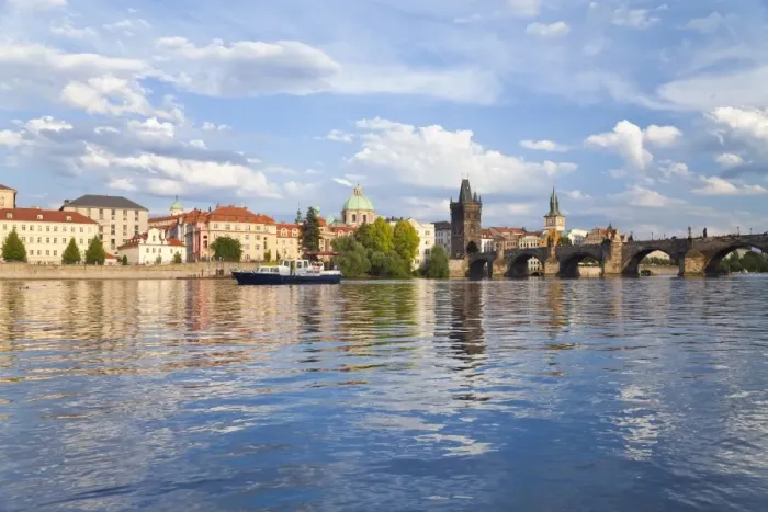 Framed Print : Charles Bridge and the Vltava river, Old Town, UNESCO World Heritage Site, Prague, Czech Republic, Europe Framed Print : Charles Bridge and the Vltava river, Old Town, UNESCO World Heritage Site, Prague, Czech Republic, Europe