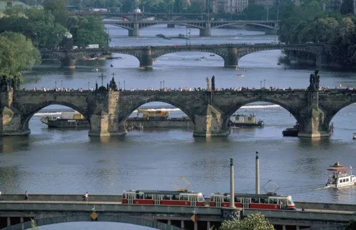 Framed Print : Charles Bridge on the Vltava River, Prague, Czech Republic, Europe Framed Print : Charles Bridge on the Vltava River, Prague, Czech Republic, Europe