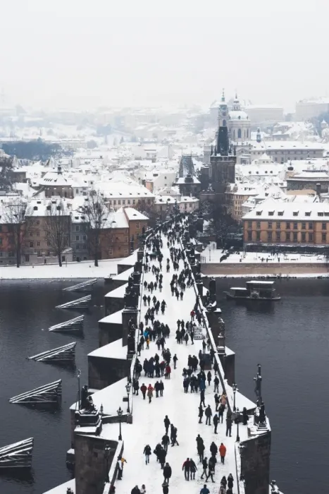Framed Print : Charles Bridge over the Vltava River in winter, UNESCO World Heritage Site, Prague Framed Print : Charles Bridge over the Vltava River in winter, UNESCO World Heritage Site, Prague