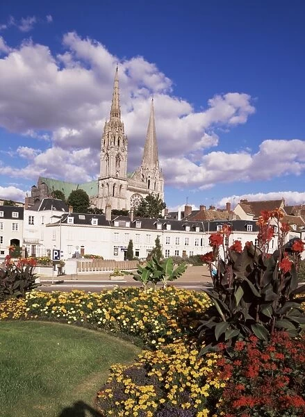 Chartres and cathedral, Eure-et-Loir, Centre, France, Europe