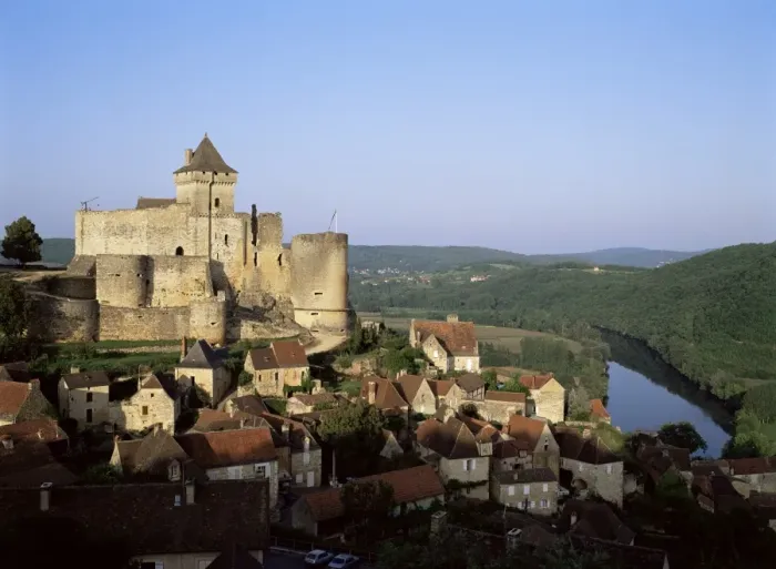 Framed Print : Chateau de Castelnaud, dating from the 12th century, above the River Dordogne Framed Print : Chateau de Castelnaud, dating from the 12th century, above the River Dordogne