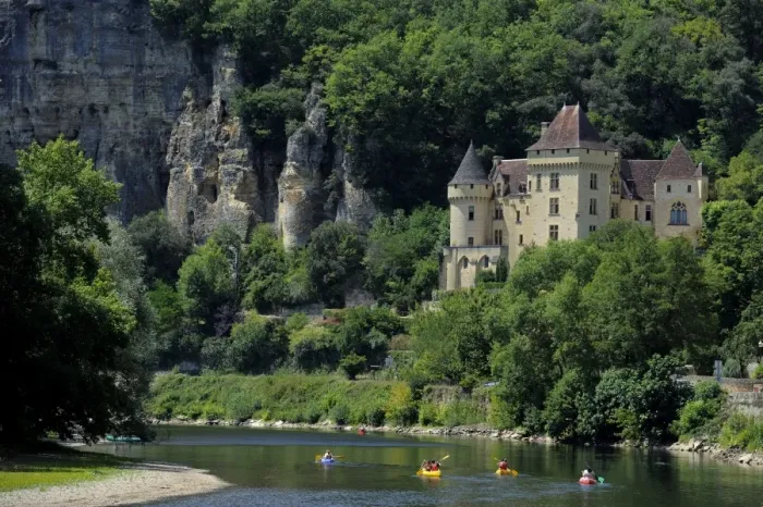 Framed Print : Chateau de la Malartrie, on the River Dordogne, La Roque-Gageac, Dordogne, France, Europe Framed Print : Chateau de la Malartrie, on the River Dordogne, La Roque-Gageac, Dordogne, France, Europe