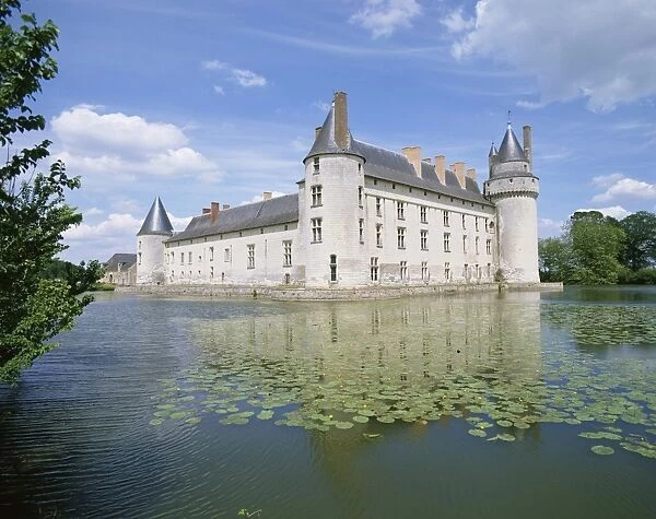 Chateau and lake, Le Plessis Bourre, Pays de la Loire, Loire Valley, France, Europe