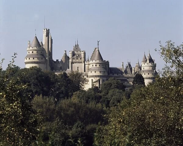 Chateau, Pierrefonds, Picardie (Picardy), France, Europe