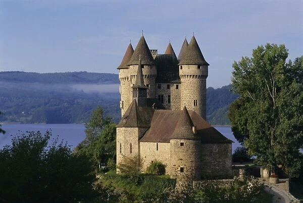 Chateau de Val on the River Dordogne, Bort-les-Orgues, France, Europe