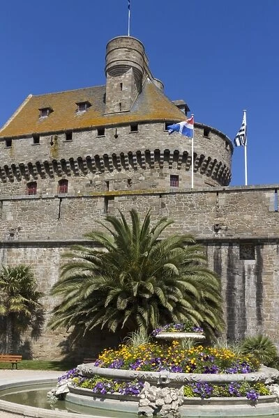 Chateau and Walled city, St. Malo, Brittany, France, Europe