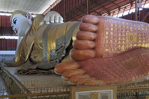 Chauk Htat Kyi Reclining Buddha, Yangon (Rangoon), Myanmar (Burma), Asia