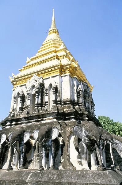 Chedi Chiang Lom at Wat Chiang Man Buddhist temple complex