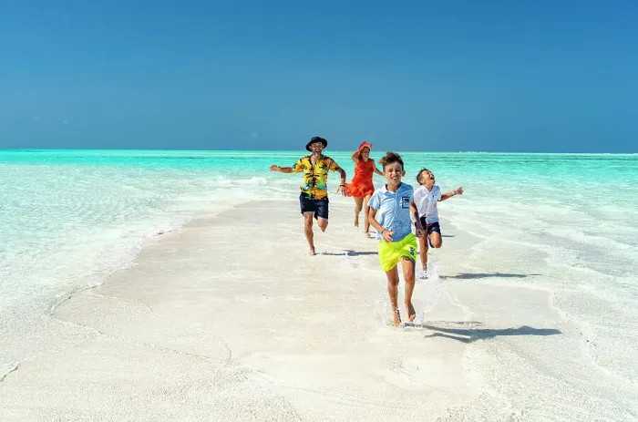 Framed Print : Cheerful parents with sons having fun running on an idyllic empty beach, Zanzibar, Tanzania, East Africa, Africa Framed Print : Cheerful parents with sons having fun running on an idyllic empty beach, Zanzibar, Tanzania, East Africa, Africa