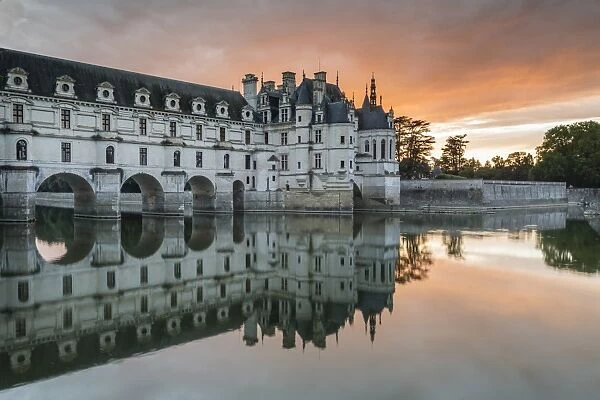 Chenonceau castle reflected on the Loire at sunset, Chenonceaux, Indre-et-Loire, Loire Valley