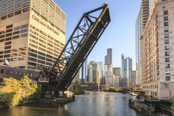 Framed Print : Chicago River and towers of the West Loop area, Willis Tower, formerly the Sears Tower in the background, a raised disused railway bridge in the foreground, Chicago, Illinois, United States of America, North America Framed Print : Chicago River and towers of the West Loop area, Willis Tower, formerly the Sears Tower in the background, a raised disused railway bridge in the foreground, Chicago, Illinois, United States of America, North America