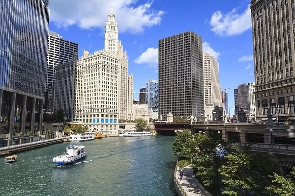 Chicago River Walk follows the riverside along East Wacker Drive, Chicago, Illinois, United States of America, North America