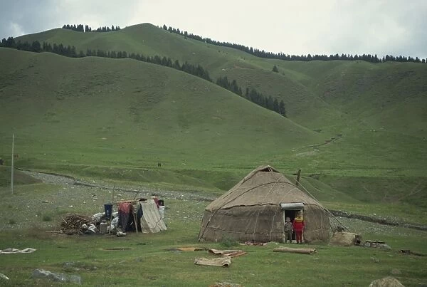 Children in front of a yurt on the Baiyanggou pasturelands in Xinjiang Province