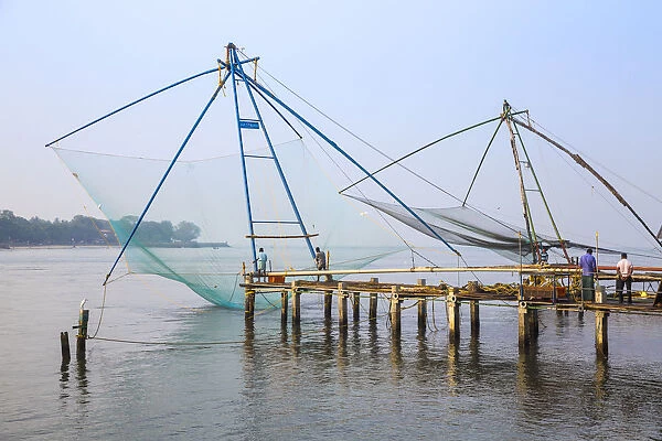 Chinese fishing nets, Vipin Island, Cochin (Kochi), Kerala, India, Asia